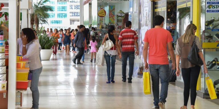 Vendas no comércio caem 0,3% em setembro; quinta queda em seis meses