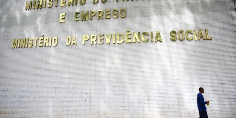 Brasil registra saldo positivo de 85,8 mil vagas de trabalho em novemb