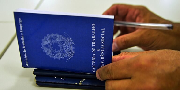 Governo confirma salário mínimo de R$ 1.621 em 2026