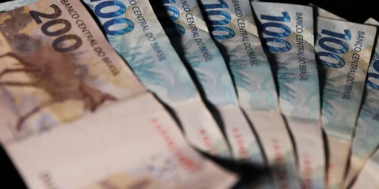 Mais de 141 mil ainda não sacaram abono salarial; veja como consultar