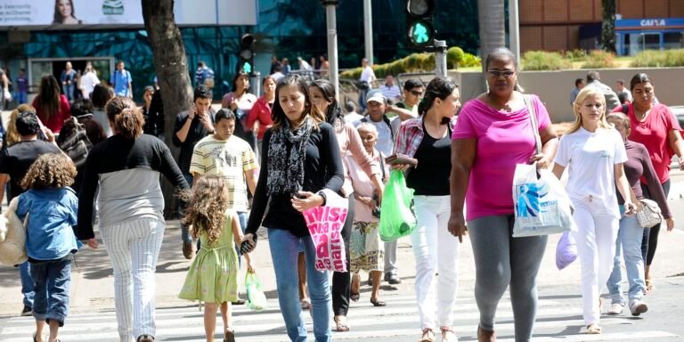 Desemprego cai para 5,1% em dezembro, o menor já registrado