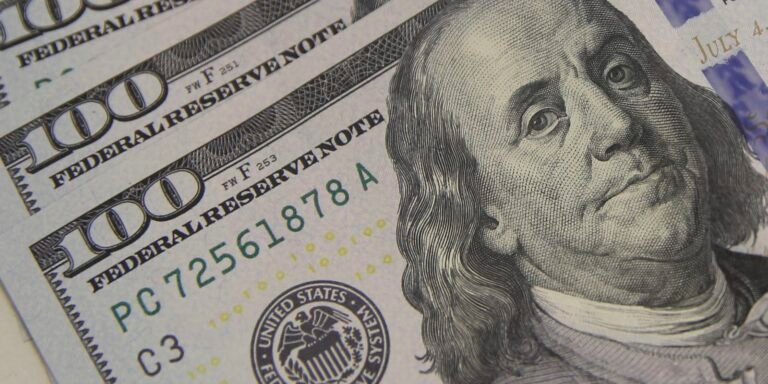 Dólar cai para R$ 5,19 e continua no menor valor em 20 meses