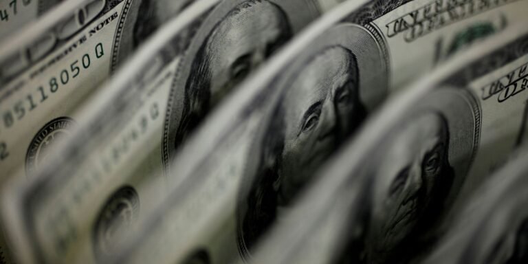 Dólar sobe para R$ 5,24 após indicação de Trump ao BC dos EUA