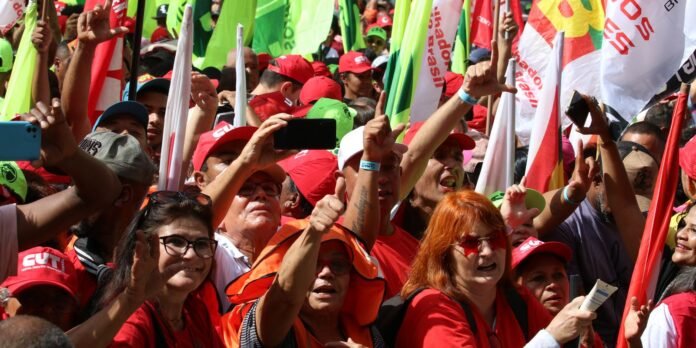 Sindicatos-celebram-salario-minimo-e-defendem-melhoria-em-reajustes.jpg Sindicatos celebram salário mínimo e defendem melhoria em reajustes