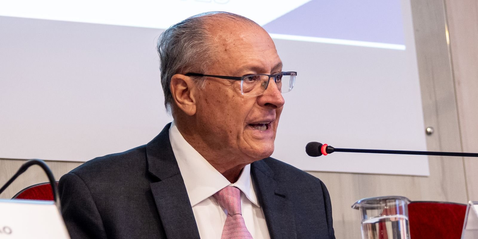 Alckmin-Brasil-nao-perde-competitividade-com-tarifa-de-10-dos.jpg Alckmin: Brasil não perde competitividade com tarifa de 10% dos EUA