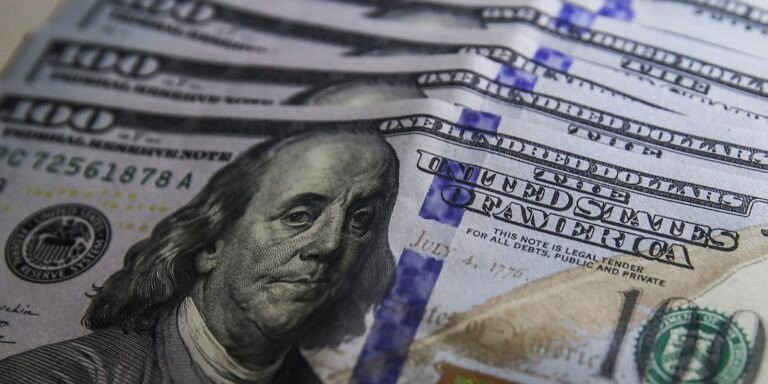 Dólar cai para R$ 5,22, em linha com o mercado externo