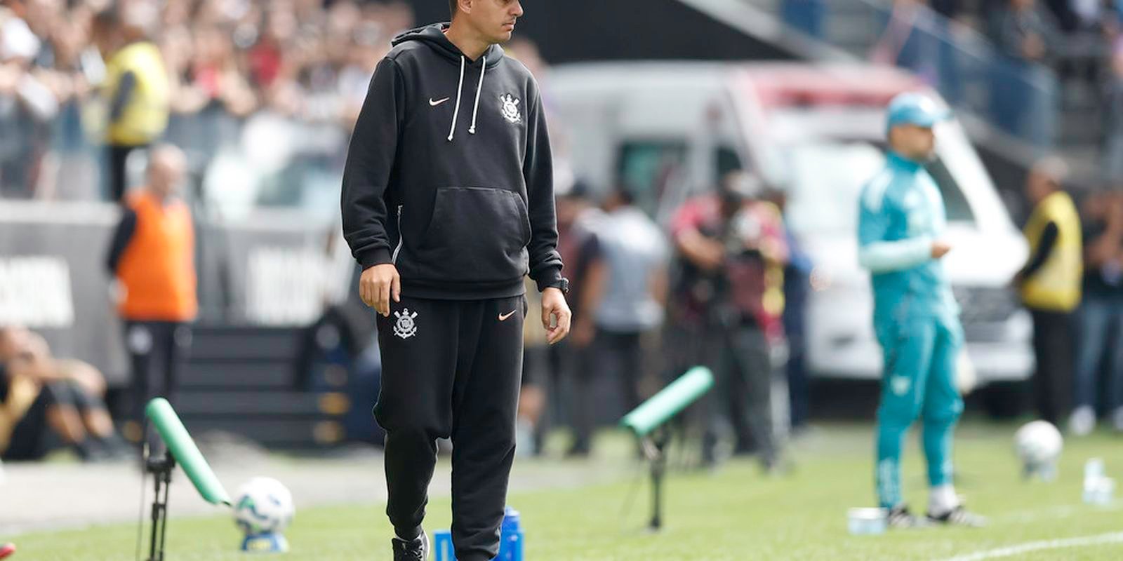 Tecnico-Lucas-Piccinato-e-demitido-da-equipe-feminina-do-Corinthians.jpg Técnico Lucas Piccinato é demitido da equipe feminina do Corinthians