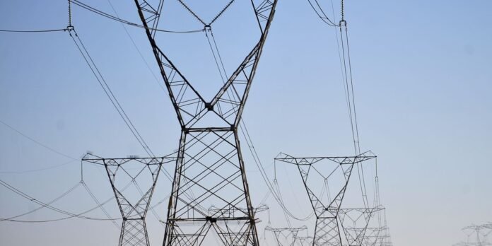 Aneel-leiloa-cinco-lotes-de-linhas-de-transmissao-de-energia.jpg Aneel leiloa cinco lotes de linhas de transmissão de energia