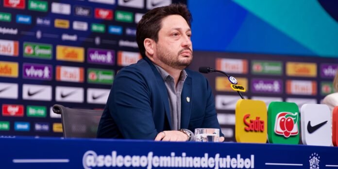 Arthur-Elias-convoca-selecao-feminina-para-a-Fifa-Series.jpeg Arthur Elias convoca seleção feminina para a Fifa Series