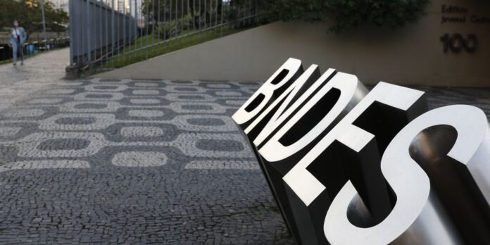BNDES-anuncia-R-10-bilhoes-para-industria-40-e-bens.jpg BNDES anuncia R$ 10 bilhões para indústria 4.0 e bens de capital verde