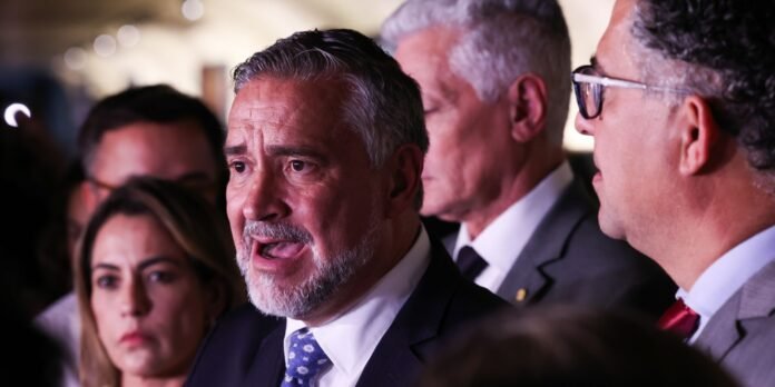 Base-do-governo-pede-indiciamento-de-Bolsonaro-na-CPMI-do.jpg Base do governo pede indiciamento de Bolsonaro na CPMI do INSS