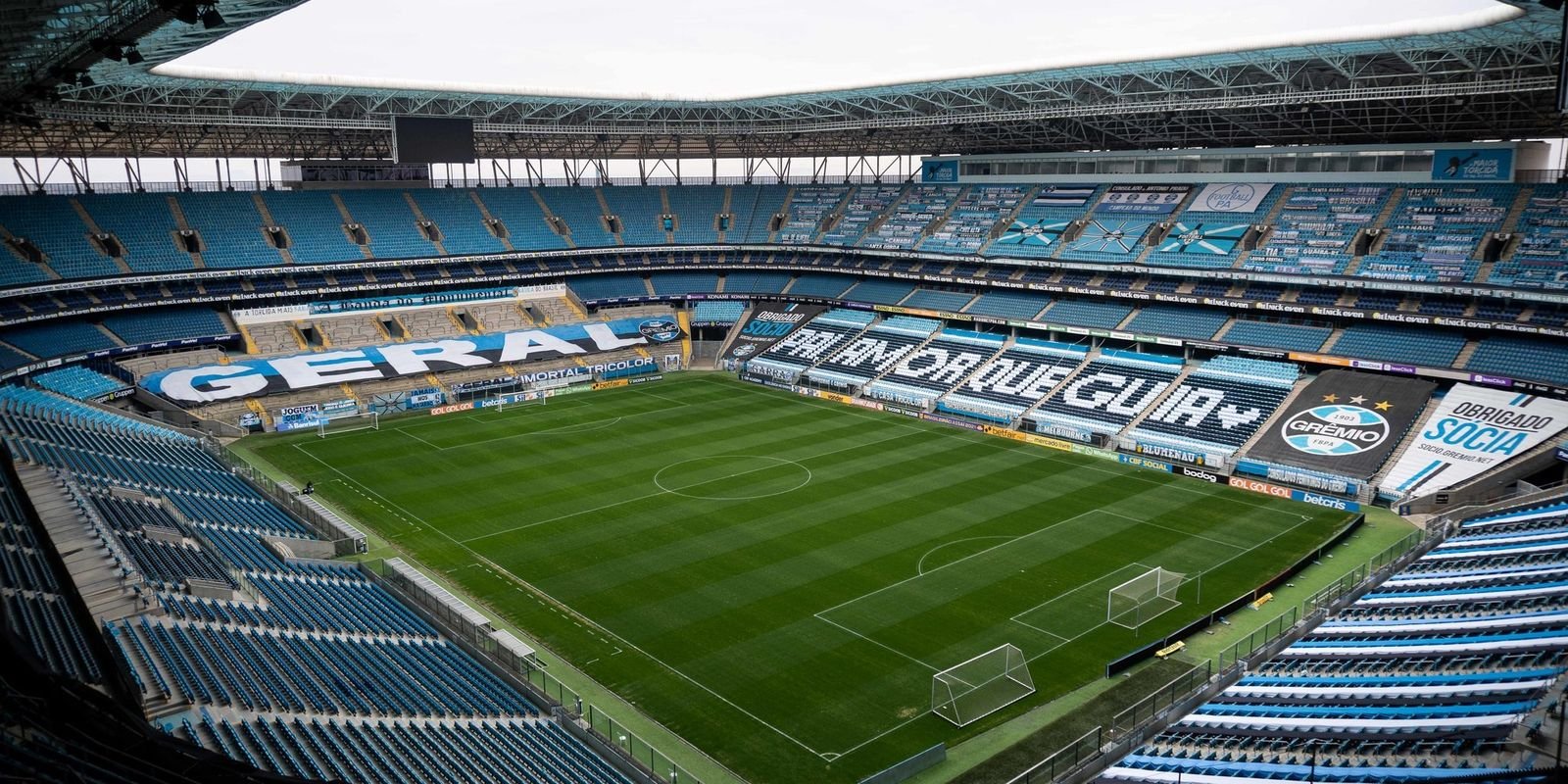 Gremio-faz-3-a-0-no-Inter-e-esta-com.jpg Grêmio faz 3 a 0 no Inter e está com uma mão na taça do Gauchão