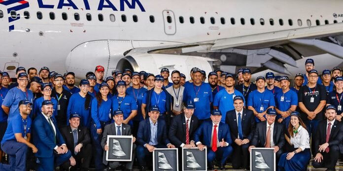 Latam-incorpora-na-frota-os-primeiros-avioes-da-Embraer.jpg Latam incorpora na frota os primeiros aviões da Embraer