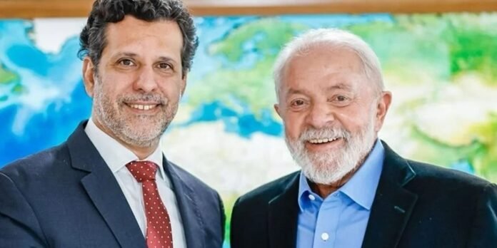 Leonardo-Barchini-sera-o-novo-ministro-da-Educacao-anuncia-Lula.jpg Leonardo Barchini será o novo ministro da Educação, anuncia Lula