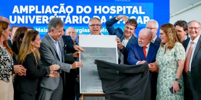 Lula-inaugura-novas-areas-de-hospital-universitario-de-Sao-Carlos.jpg Lula inaugura novas áreas de hospital universitário de São Carlos