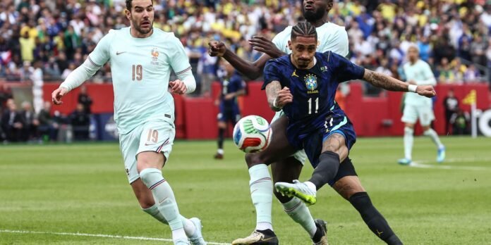 Raphinha-e-Wesley-sao-cortados-da-selecao-brasileira.jpg Raphinha e Wesley são cortados da seleção brasileira