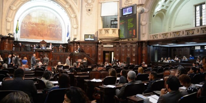 TRE-RJ-marca-para-terca-recontagem-de-votos-apos-cassacao-de.jpg TRE-RJ marca para terça recontagem de votos após cassação de Bacellar