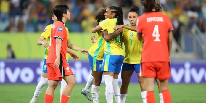 Brasil-deslancha-com-Kerolin-e-goleia-Coreia-do-Sul-pelo.jpg Brasil deslancha com Kerolin e goleia Coreia do Sul pelo Fifa Series