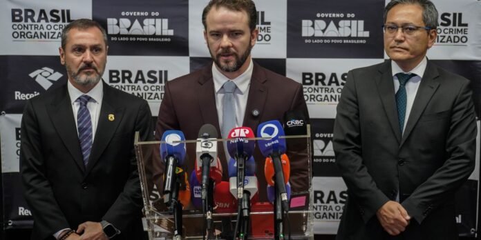 Brasil-e-EUA-anunciam-acordo-de-combate-ao-trafico-de.jpg Brasil e EUA anunciam acordo de combate ao tráfico de armas e drogas