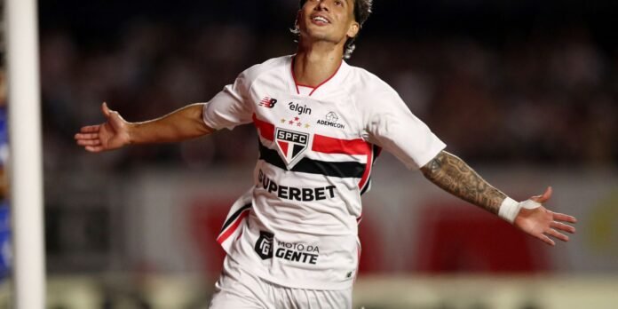 Brasileirao-Ferreira-brilha-e-Sao-Paulo-aplica-4-a-1.jpg Brasileirão: Ferreira brilha e São Paulo aplica 4 a 1 no Cruzeiro