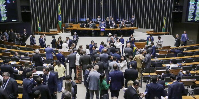 Camara-aprova-Medida-Provisoria-com-novas-regras-para-seguro-defeso.jpg Câmara aprova Medida Provisória com novas regras para seguro-defeso