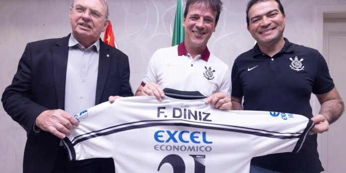 Fernando-Diniz-e-anunciado-como-novo-tecnico-do-Corinthians.jpg Fernando Diniz é anunciado como novo técnico do Corinthians