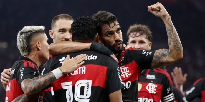 Flamengo-reage-e-vence-Santos-de-virada-por-3-a.jpg Flamengo reage e vence Santos de virada por 3 a 1 no Brasileirão