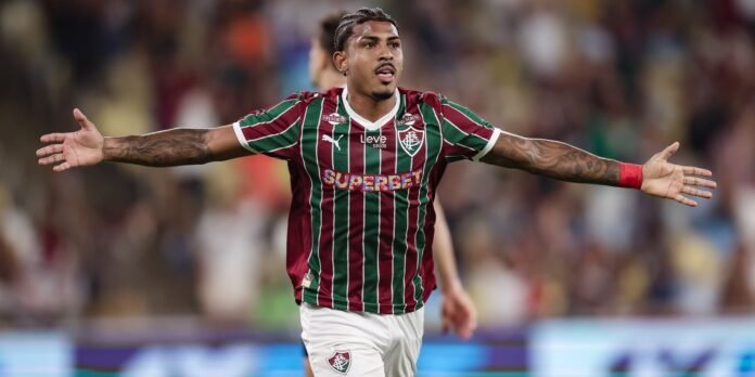 Flu-bate-Corinthians-no-Maracana-e-assume-vice-lideranca-do-Brasileiro.jpg Flu bate Corinthians no Maracanã e assume vice-liderança do Brasileiro