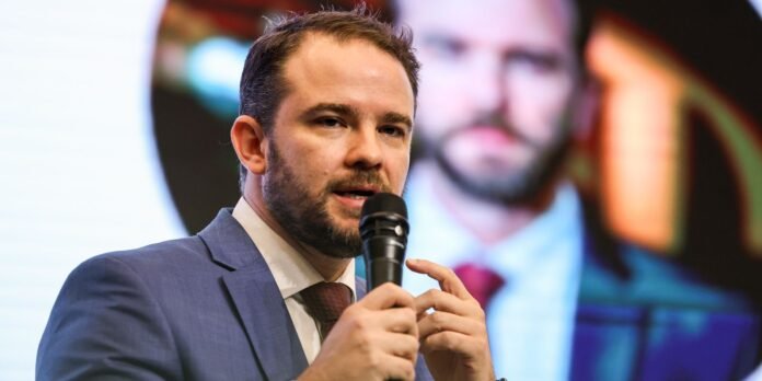Ministro-da-Fazenda-inicia-agenda-internacional-nos-EUA-e-na.jpg Ministro da Fazenda inicia agenda internacional nos EUA e na Europa