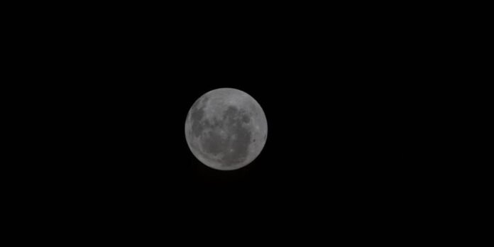 Missao-espacial-da-Nasa-divulga-foto-inedita-da-Lua.jpg Missão espacial da Nasa divulga foto inédita da Lua