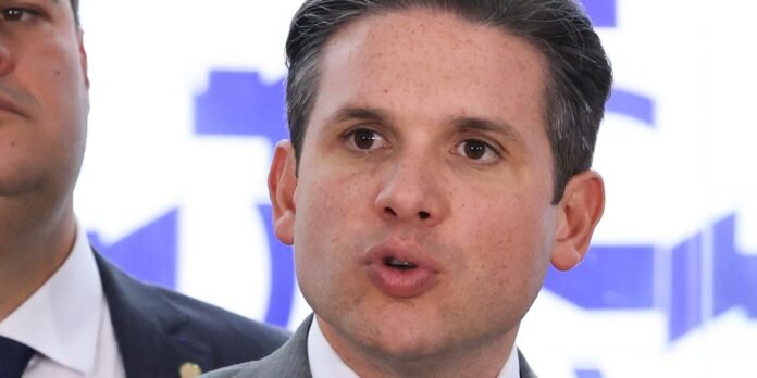 Motta-diz-que-fim-da-escala-6x1-sera-debatida-por.jpg Motta diz que fim da escala 6x1 será debatida por meio de PEC