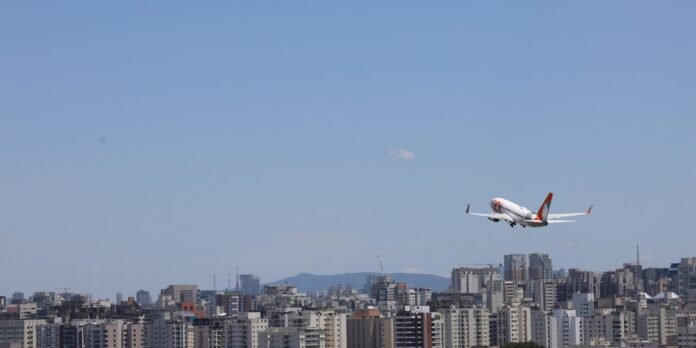 Petrobras-anuncia-que-vai-parcelar-reajuste-do-querosene-de-aviacao.jpg Petrobras anuncia que vai parcelar reajuste do querosene de aviação