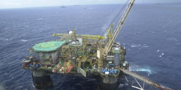 Em-meio-a-guerra-no-Ira-Brasil-bate-recorde-de.jpg Em meio à guerra no Irã, Brasil bate recorde de produção de petróleo