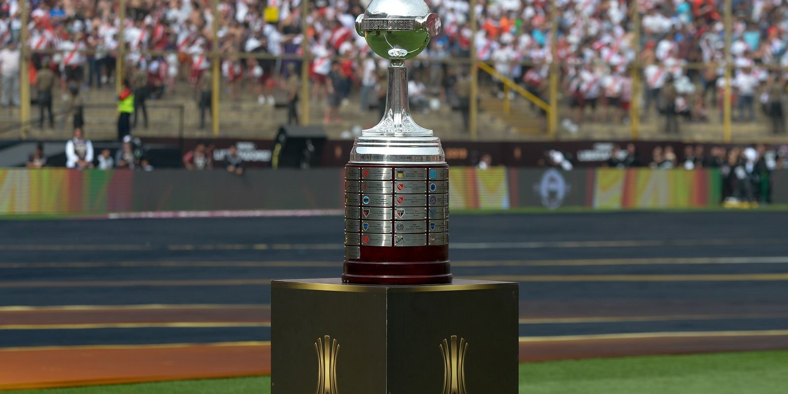 Fluminense-avanca-e-Flamengo-garante-melhor-campanha-da-Libertadores.jpg Fluminense avança e Flamengo garante melhor campanha da Libertadores