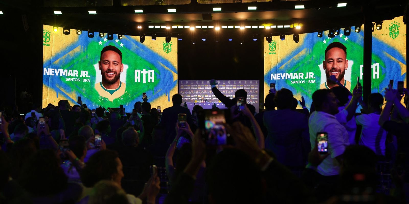 Neymar-nao-treina-em-apresentacao-e-preocupa-a-duas-semanas.jpg Neymar não treina em apresentação e preocupa a duas semanas da Copa
