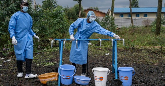 O que saber sobre o surto de Ebola à medida que aumentam os casos e as mortes
