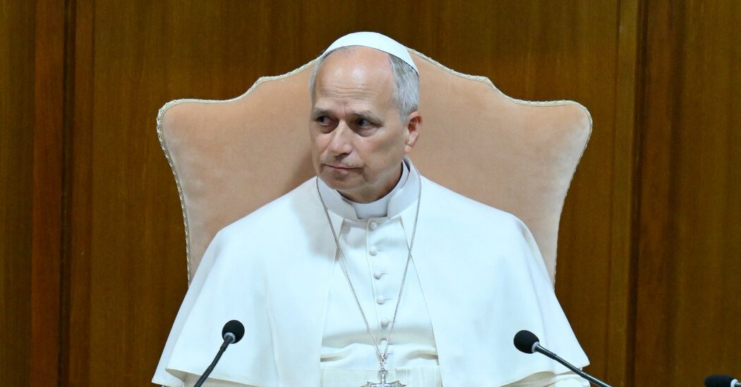 Para-compreender-os-esforcos-do-Papa-Leao-em-materia-de.jpg Para compreender os esforços do Papa Leão em matéria de IA, olhe para o homem a 3 lugares de distância