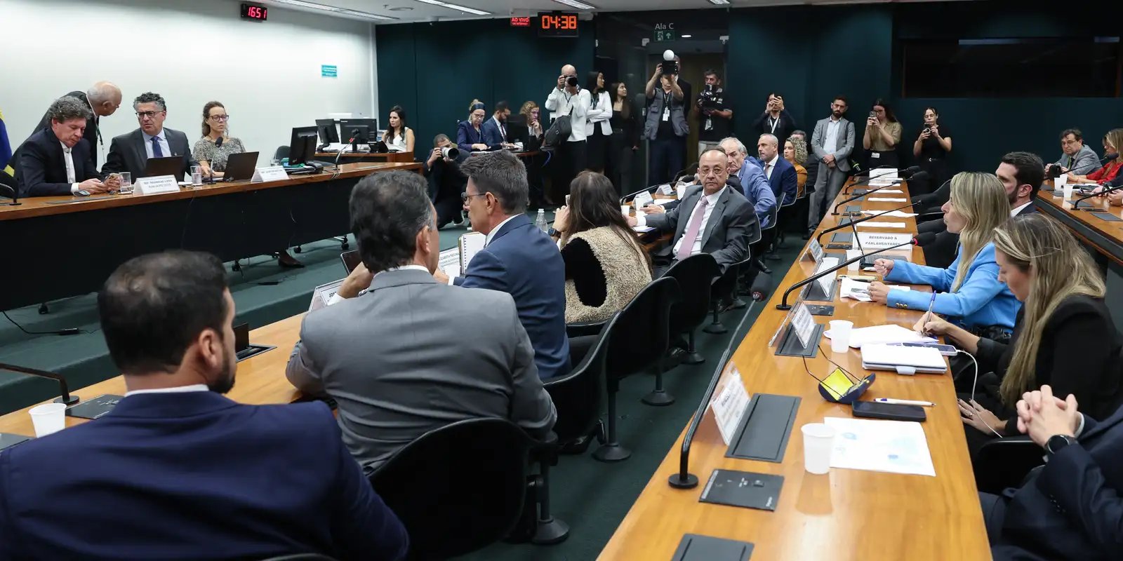Pedido-de-vista-adia-votacao-da-PEC-do-fim-da.jpg Pedido de vista adia votação da PEC do fim da escala 6X1