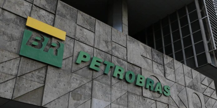 Petrobras-implementa-desconto-no-diesel-a-partir-de-segunda-feira.jpg Petrobras implementa desconto no diesel a partir de segunda-feira