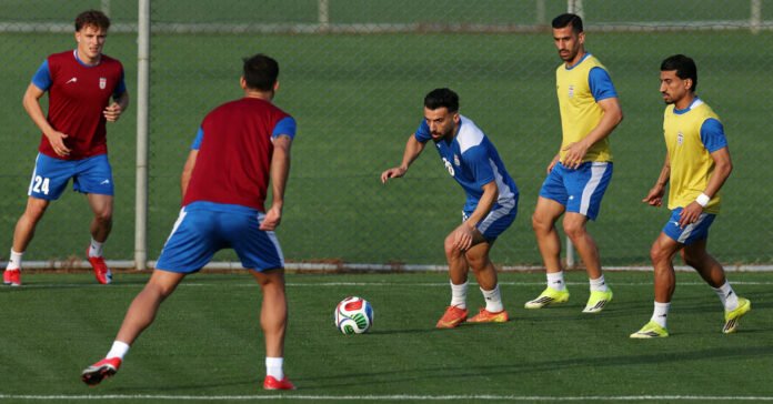 Selecao-iraniana-treina-no-limbo-para-a-Copa-do-Mundo.jpg Seleção iraniana treina no limbo para a Copa do Mundo ofuscada pela guerra