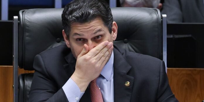 Alcolumbre-mantem-silencio-sobre-6x1-e-oposicao-tenta-preservar-escala.jpg Alcolumbre mantém silêncio sobre 6x1 e oposição tenta preservar escala
