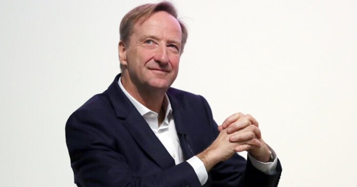 Alex-Younger-ex-chefe-do-MI6-britanico-morre-aos-62-anos.jpg Alex Younger, ex-chefe do MI6 britânico, morre aos 62 anos