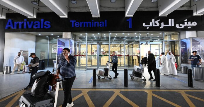Atualizacoes-ao-vivo-da-Guerra-do-Ira-Kuwait-afirma-que.jpg Atualizações ao vivo da Guerra do Irã: Kuwait afirma que ataque iraniano danificou seu aeroporto principal