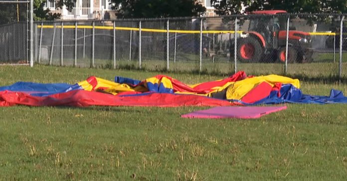 Crianca-morre-depois-que-castelo-inflavel-e-erguido-por-ventos.jpg Criança morre depois que castelo inflável é erguido por ventos fortes em Montreal