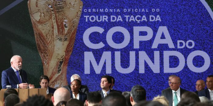 Lula-sanciona-lei-da-Copa-do-Mundo-Feminina-e-reconhece.jpeg Lula sanciona lei da Copa do Mundo Feminina e reconhece pioneiras