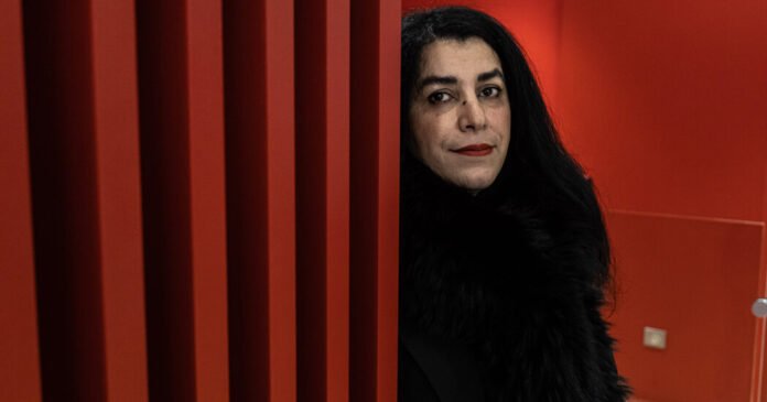 Marjane-Satrapi-autora-de-Persepolis-morre-aos-56-anos.jpg Marjane Satrapi, autora de 'Persépolis', morre aos 56 anos